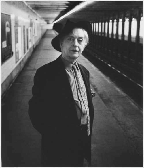 Quentin Crisp waiting for the subway, 1982. 