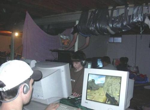 picsthatmakeyougohmm - hmmmI never went to a LAN cafe before, but...