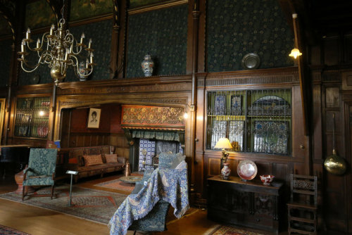 sphinxyvic - cair–paravel - Interiors of Wightwick Manor,...