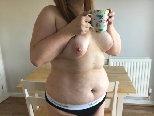on-her-knees-to-please:Even when I’m taking a full body photo I...