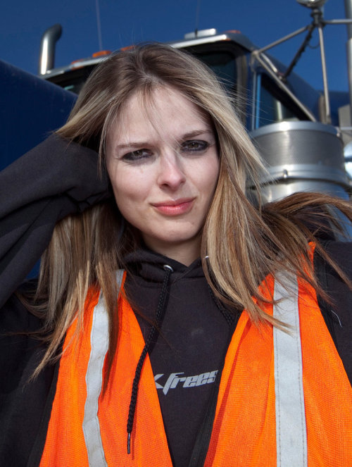 dontcareifyoulikeitornot:Lisa Kelly from Ice Road Truckers...