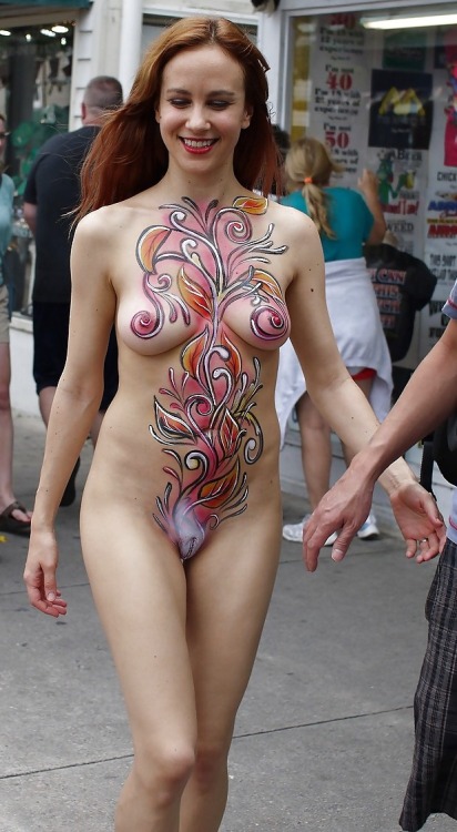 lovesexandhumor - One of the best body-painting designs I’ve seen.