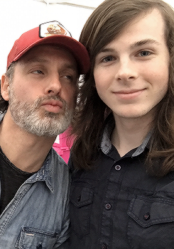 dailytwdcast - walkrstalkrcon - Father-son bonding backstage at...