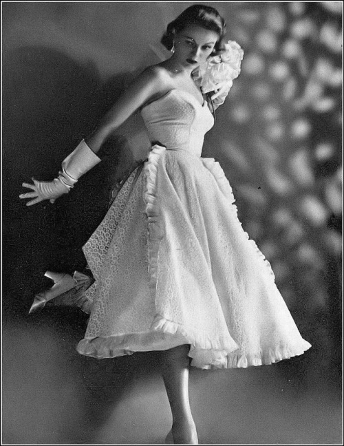 hennycl:lavoilette:Model in short strapless evening dress of...