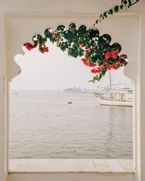 girlinthepark - In Bed With Me |Taj Lake Palace, Udaipur,...
