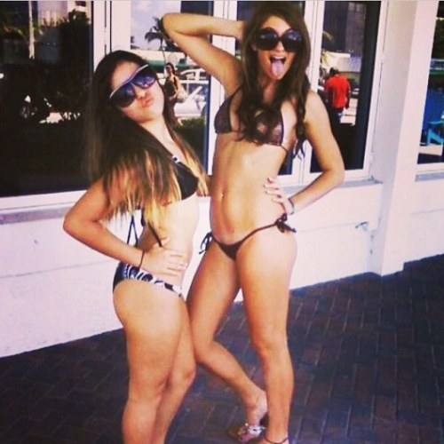 #hawaiianheinii #hawaiiangirls #bikinibody #bikinibum...