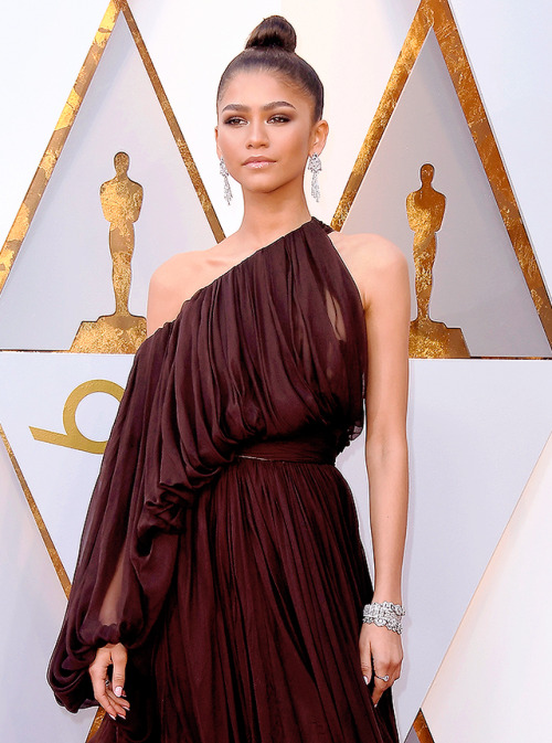 dailywomen:Zendaya Coleman @ The 90th Annual Academy Awards in...
