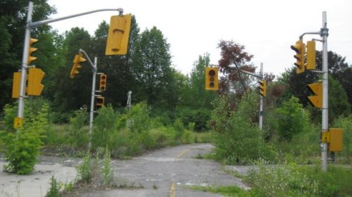 abandonedandurbex - Abandoned intersection near Ottawa. [720 ×...