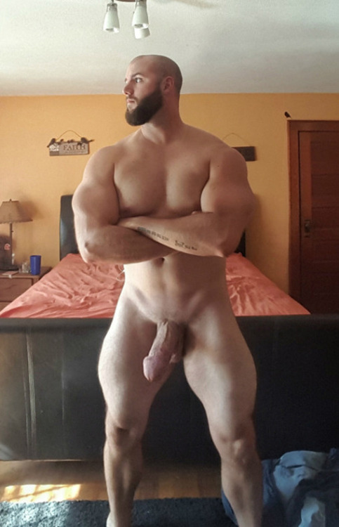 supermusclegeek10:Thick muscles and thick flarred head on his...