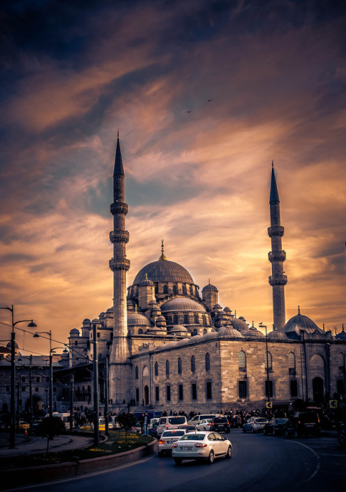 islamic-art-and-quotes:IstanbulSource: amanaboutworld, via...