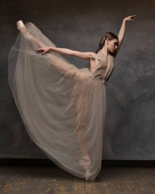 gorbigorbi:Vaganova Balet AcademyPhoto: Darian Volkova