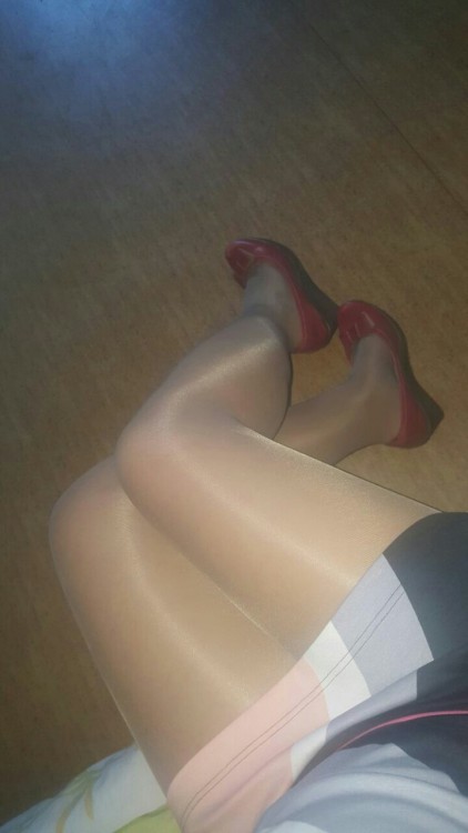 #nylon #pantyhose #lycra #layerednylons #shiny #legs