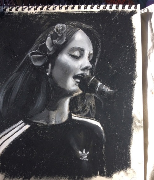 ylva-lii - Soft pastel painting of Lana Del Rey performing at...