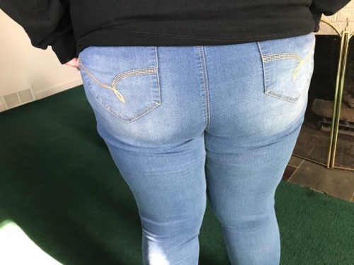 hotwife0523 - Some pics of my ass in jeggings for a new...