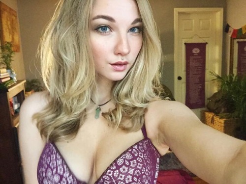 average-teen-thoughts-v2 - selfiestripvids - Hay fam dose any...