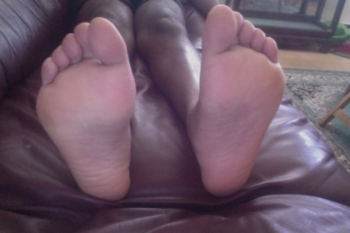 Who wants these soles on their face?!@feelitonthenside...