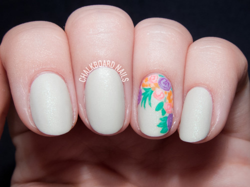 chalkboardnails - Floral bouquet accent nail