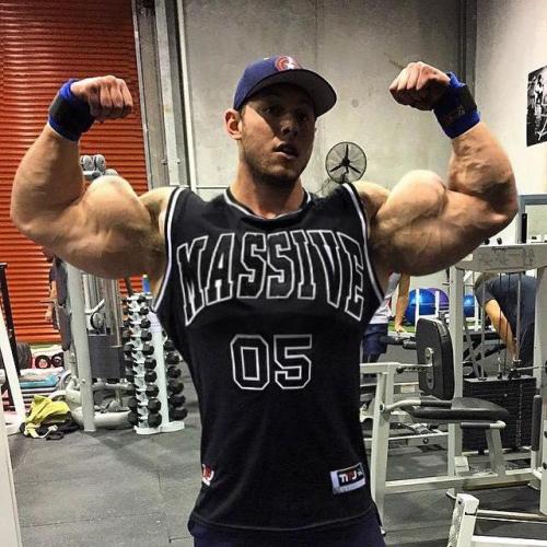 rippedmuscularjock - How did you now that I have trained my arms?...