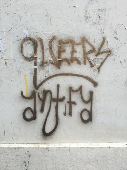 queergraffiti - “queers / antifa”Lyon, France