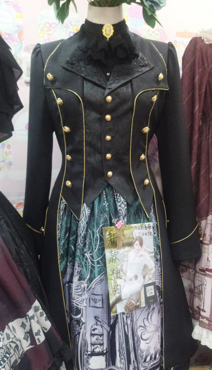 lolita-wardrobe:New Ouji Jacket: 【-✙✿-The Forever Rose-✿✙-】...