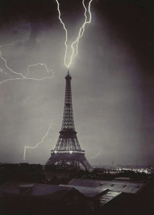 historicaltimes - Lightning pounds the Eiffel Tower, Paris … -...
