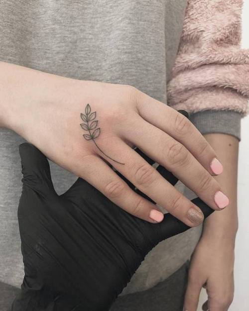 By Ann Pokes, done at Sasha Tattooing Moscow, Moscow.... small;finger;leaf;tiny;hand poked;ifttt;little;nature;annpokes;hand
