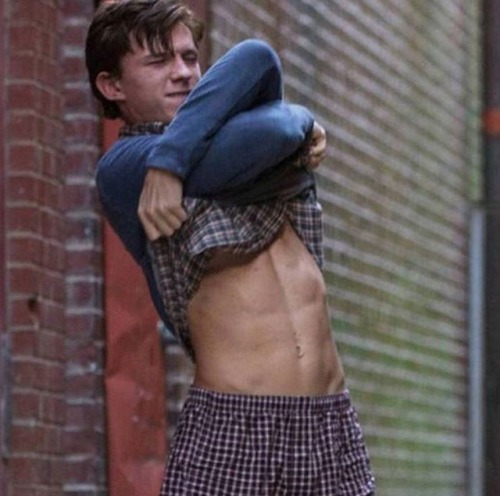 r-bulges: Tom Holland💦, Idk if it's real or nah but