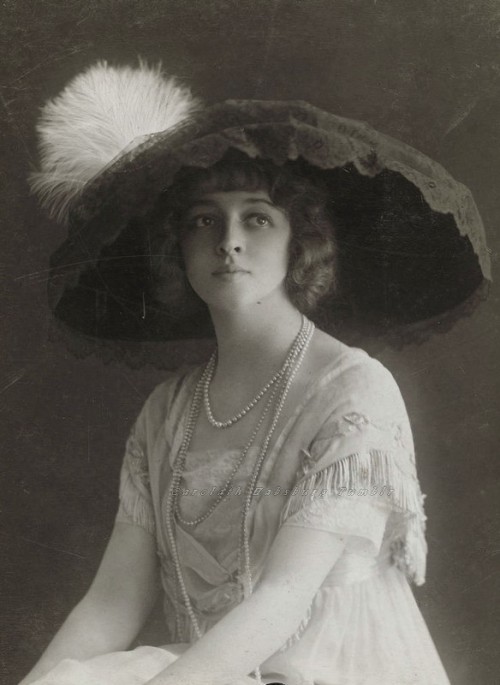 carolathhabsburg - Mlle Jane Renouardt. France, Mids 1910s.