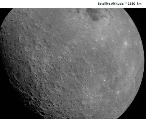colchrishadfield:Moon’s farside that we never see from Earth....
