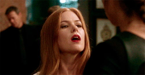cinema-gifs - Isla Fisher and Gal Gadot in ‘Keeping Up with the...