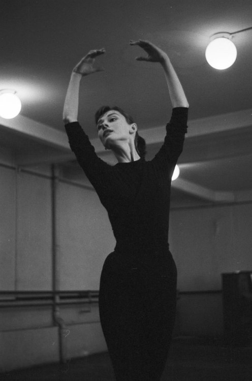 miss-vanilla:David Seymour - Audrey Hepburn during ballet...