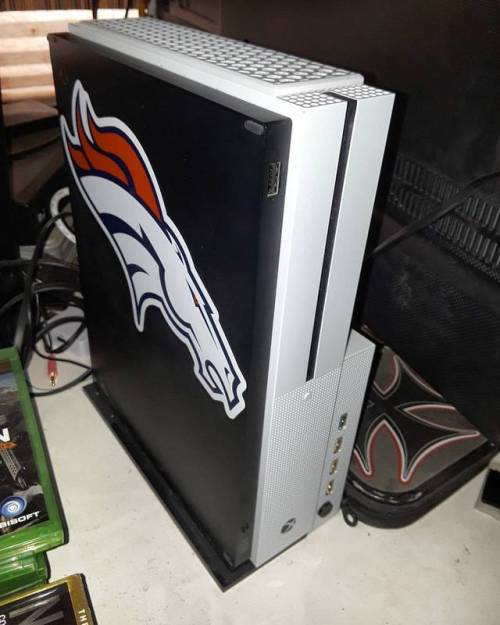 #my #xboxones i put a #denverbroncos #sticker on it too! (at...