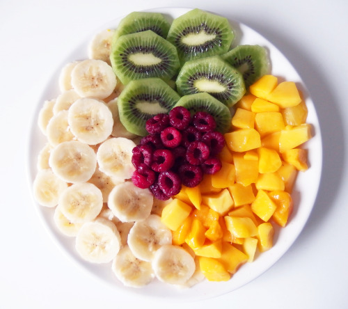 michellelisabeth - Fruit snack ✿ bananas, mango, raspberries and...