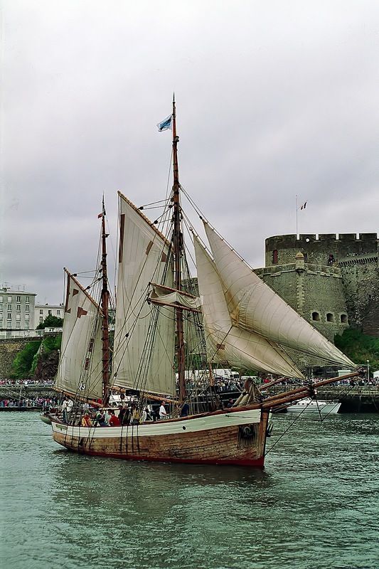 seavento:
“123oleg:
“ Traditional sailing ship, Brest, Brittany, France
”
Starting in the next sailing adventure - hop on board an let’s have fun ☀️
seavento.de/en/
”