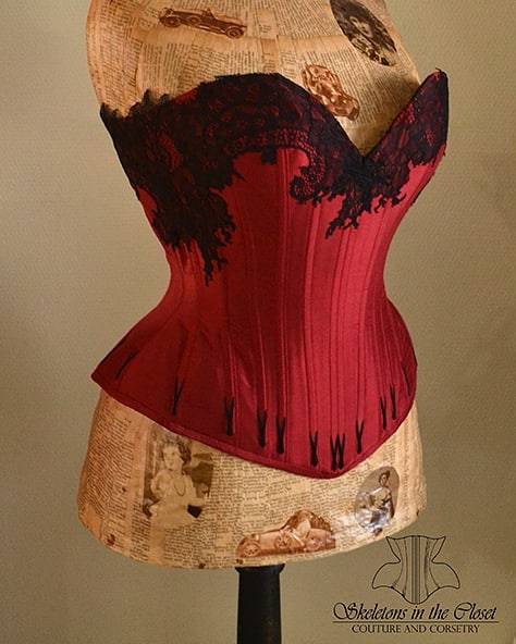 skeletonsintheclosetcostumes:Gothic Valentine <3#corsetry...