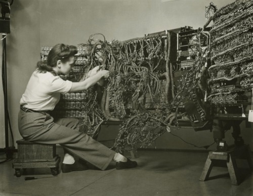 fckyeahnetart - ’woman wiring an early ibm computer’Berenice...