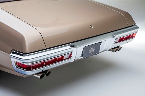 utwo - 1971 Pontiac GTO Convertible.© gorge nunez 