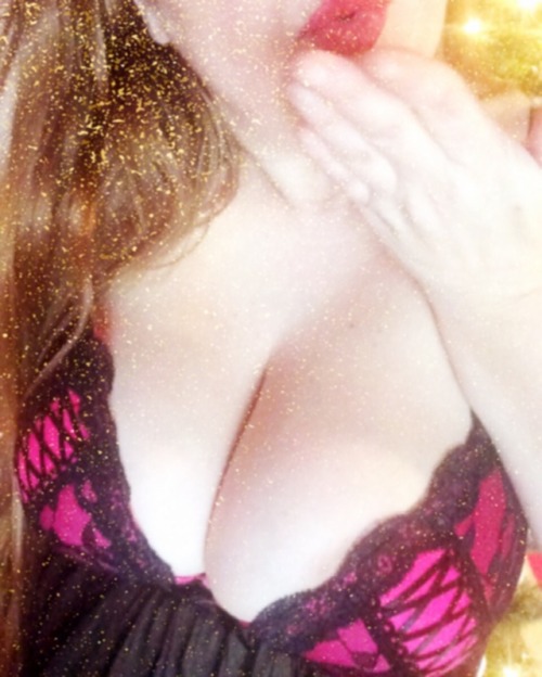 sassysexymilf - Almost finished decorating my Christmas tree. ~...