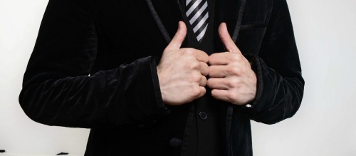 teenagefrnk:More pictures of Gerard’s hands.