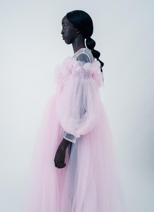 bienenkiste:Nyaueth Riam photographed by Tim Walker for i-D