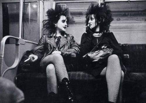 coolkidsofhistory - Punk girls on the tube, London, 1982