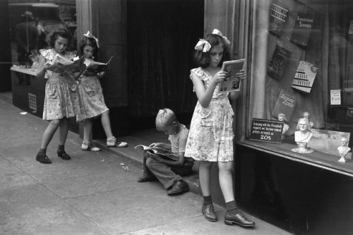 last-picture-show - Ruth Orkin, Comic Book Readers, New York...