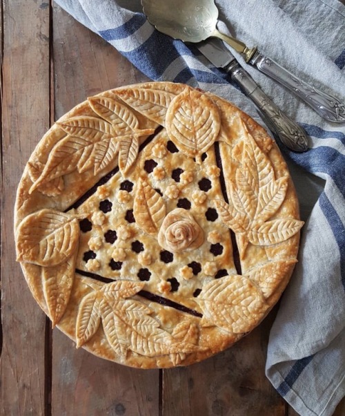 mothermoonie:Magical pies ✨ by karinprieffboschek