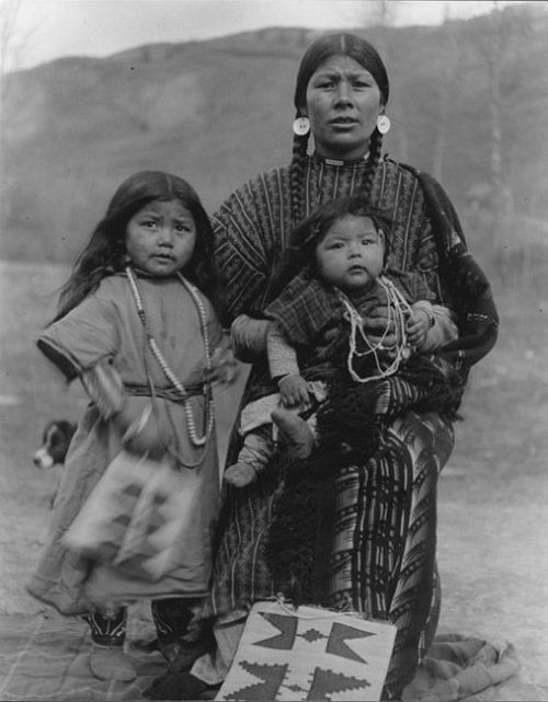 thebigkelu - Nez Perce woman and children, 1906