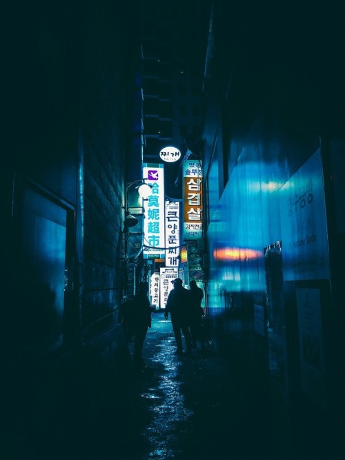 rjkoehler - Myeong-dong alleyway in blue.