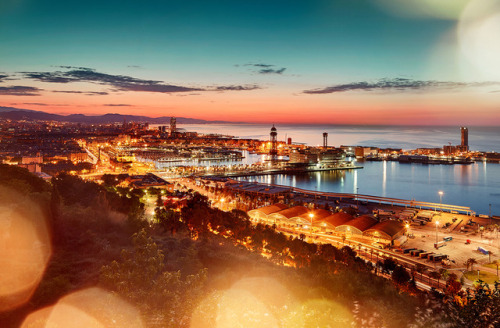 Barcelona Harbor in the morning at sunrise, May 2015.Kamera - ...