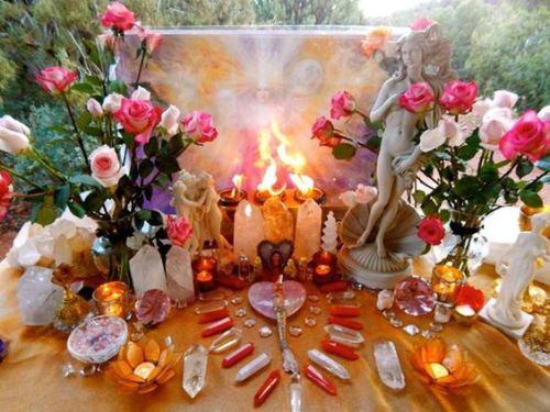 the-wiccans-glossary:Beautiful Altar to Aphrodite.The...
