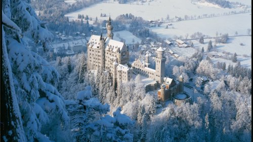 sixpenceee - Pictures of the Neuschwanstein Castle located in...