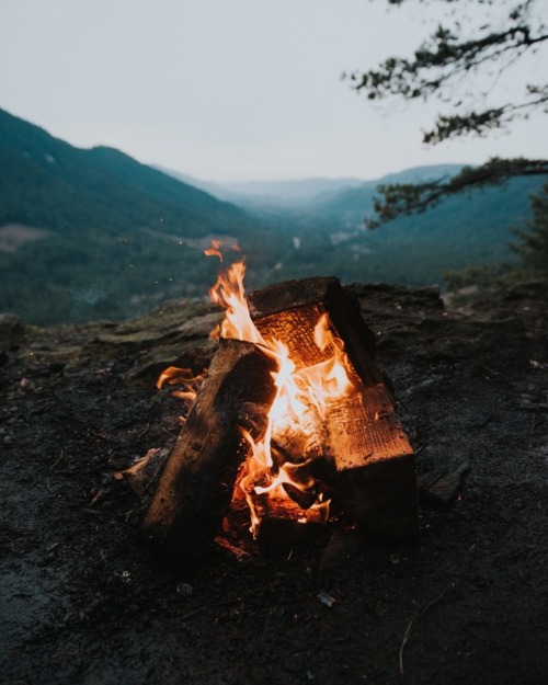 samshatsky - Cliffside campfire