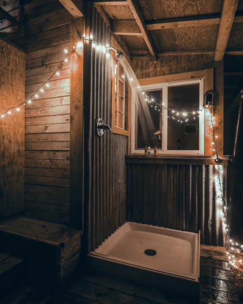 the-cozy-room:Bennett Young - Nothing better than an outdoor...